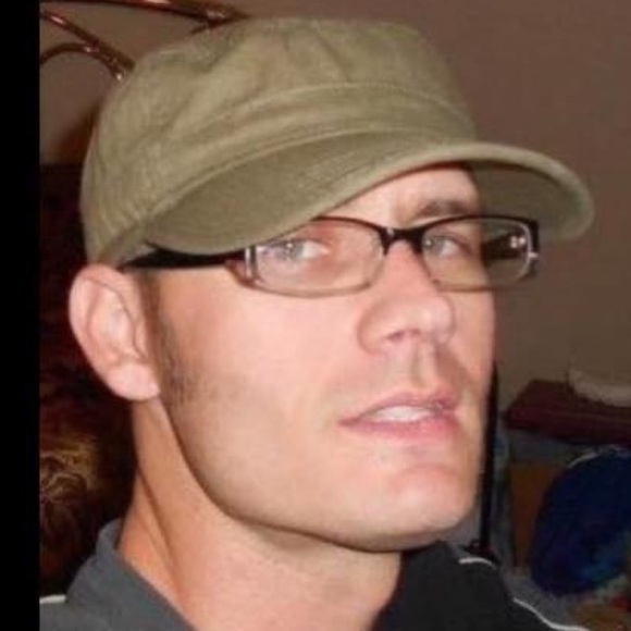 Meet your Posher, Cliff - Picture 1 of 2